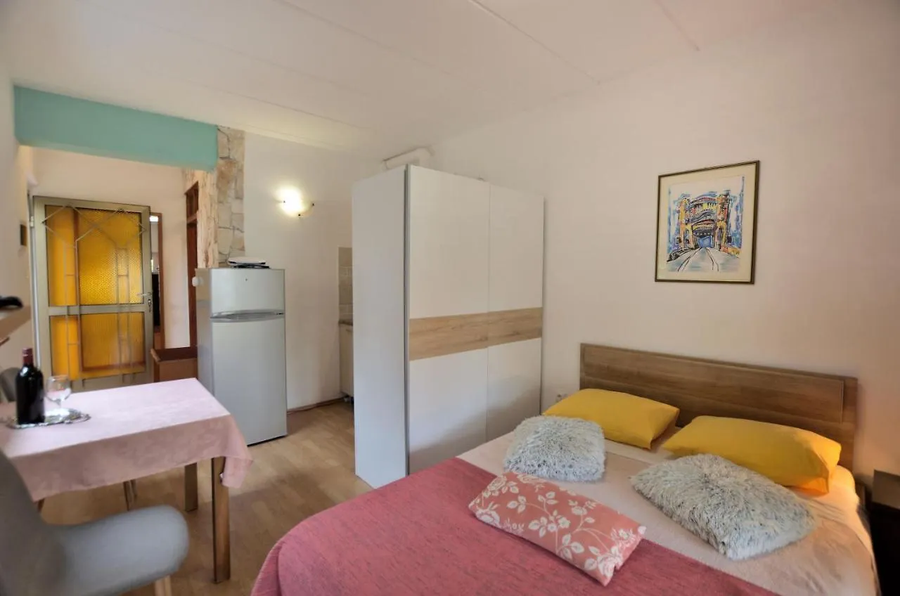 Apartments Maja Stinjan Croatia